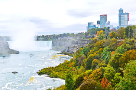 Why You Should Visit Niagara Falls In Autumn